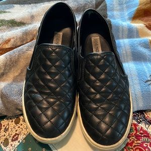 Steve Madden slip on quilted shoes